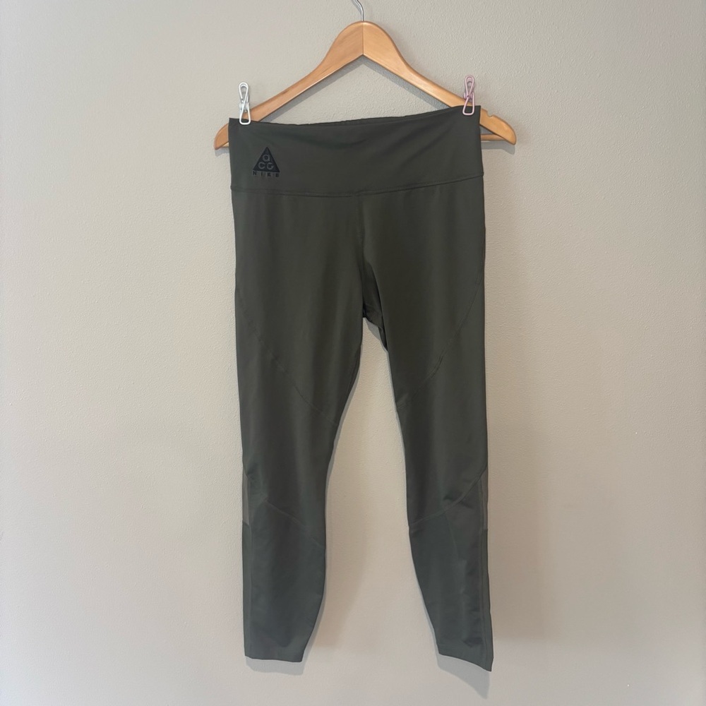 NIKE ACG Women’s Athletic Workout Legging‎ Army Green Like New Size Medium